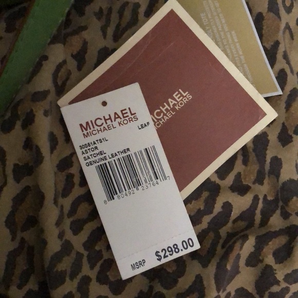 Micheal Kors Astor Green Studded Leather bag Inside Zip pockets - Picture 12 of 15